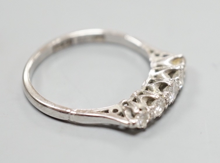 A plat and 18ct five stone diamond set half hoop ring, size K, gross weight 2 grams.